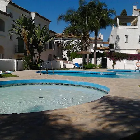 Stunning In W/ 1 Bedrooms, Outdoor Swimming Pool And Wifi Gasthof